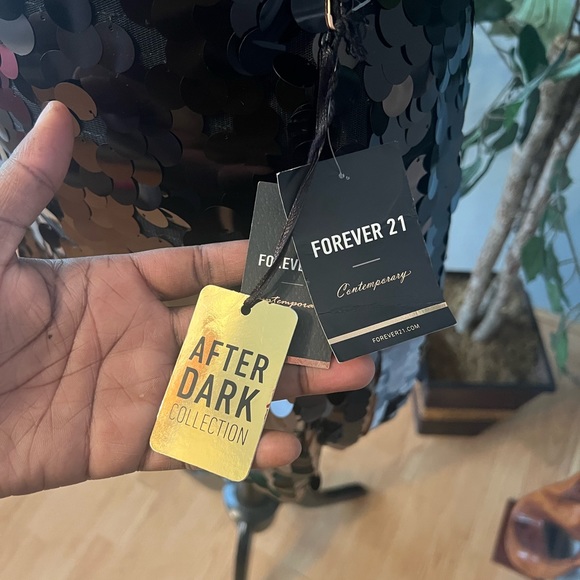 💚💛 NWT!! Forever 21 Contemporary After Dark Collection Skirt - Picture 2 of 4